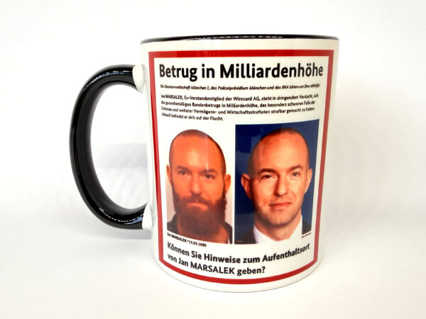 Kaffeetasse mit Fahndungsplakat-Design: Betrug in Milliardenhöhe